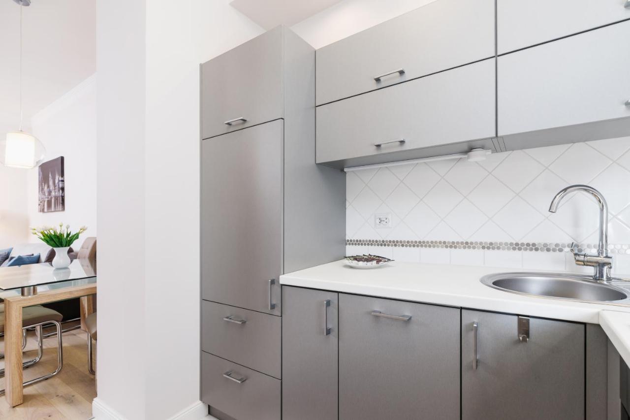 Modern Apartment Lubicz Kraków by Renters Exterior foto