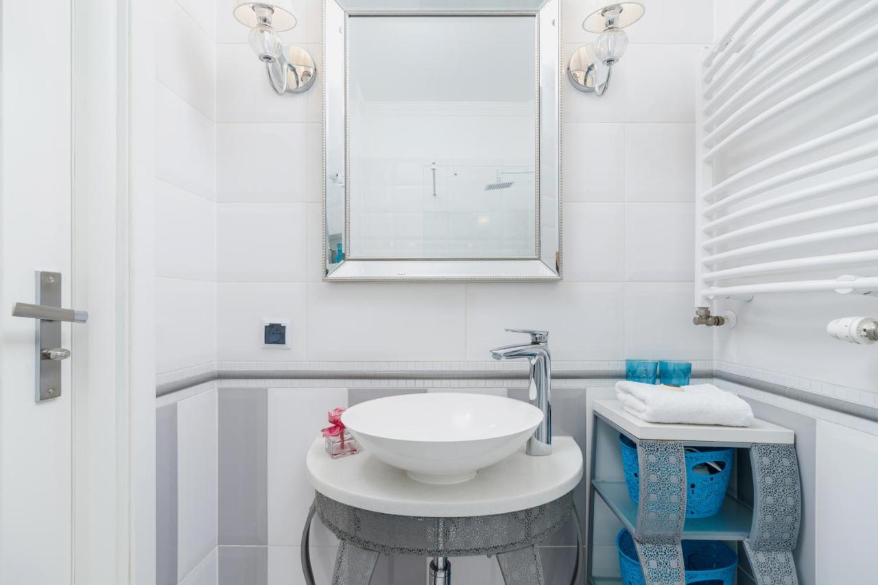 Modern Apartment Lubicz Kraków by Renters Exterior foto